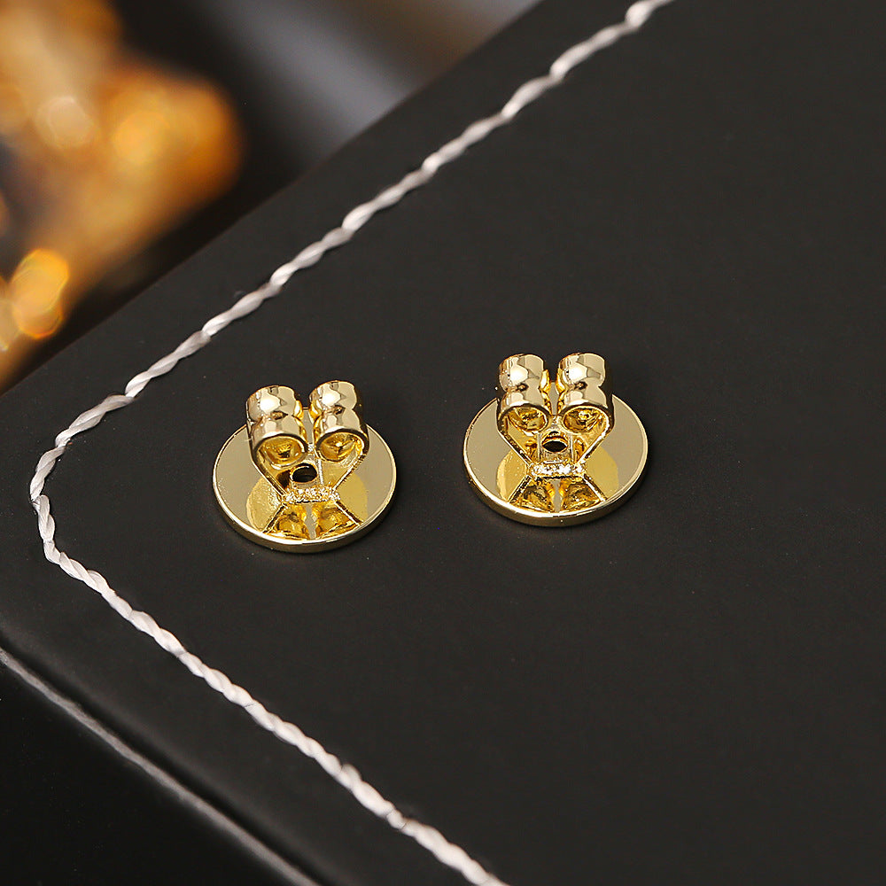 金色簡約耳環－蝴蝶圓形金色款細節1｜https://igowo.tw/