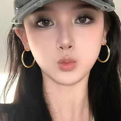 C形素圈簡約耳環－細節特寫1｜https://igowo.tw/