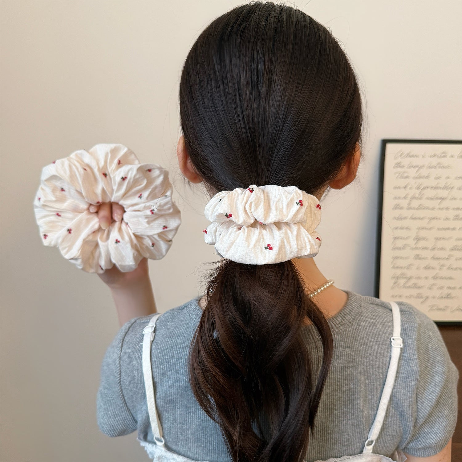 布面櫻桃刺繡髮圈－日常髮箍款細節｜https://igowo.tw/