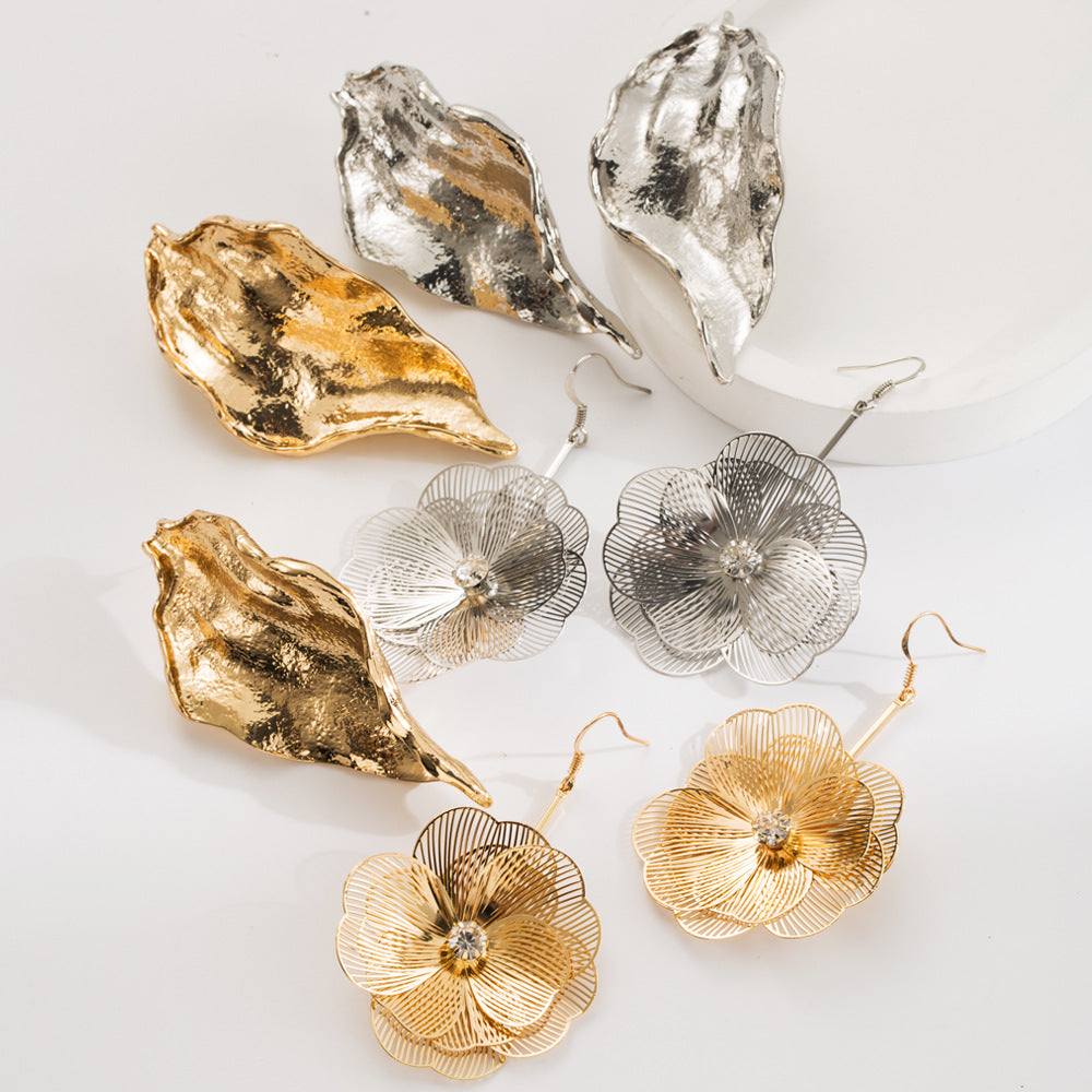 金屬樹葉花朵流蘇耳釘－商品主圖｜https://igowo.tw/