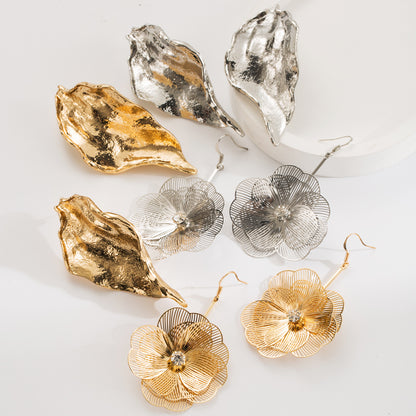 金屬樹葉花朵流蘇耳釘－商品主圖｜https://igowo.tw/