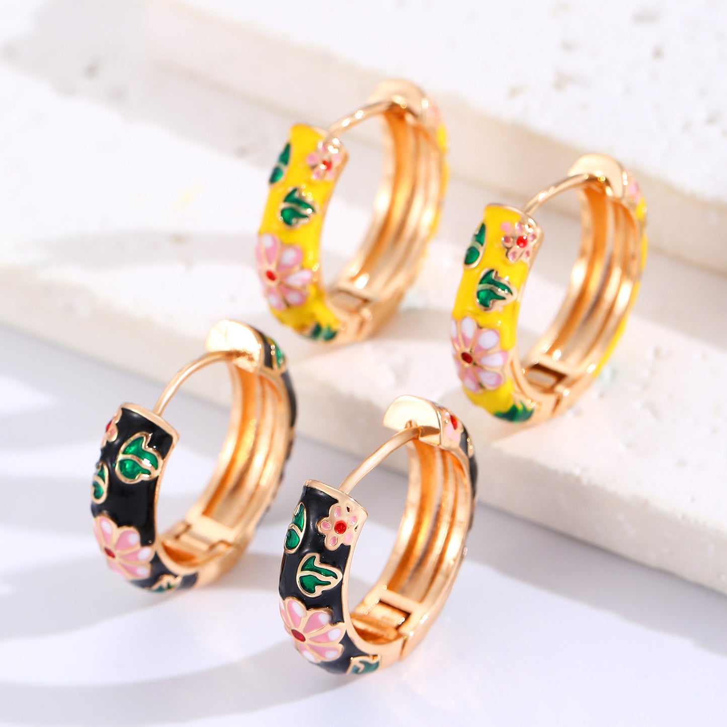 彩色琺瑯花朵復古耳環－細節特寫2｜https://igowo.tw/
