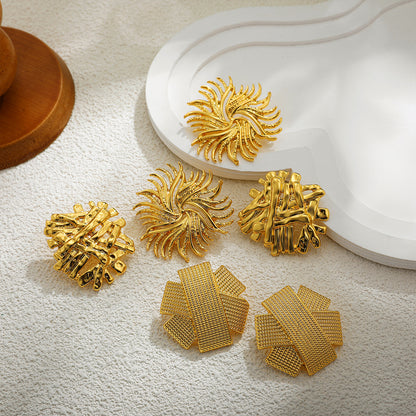 金色太陽花誇張耳環－商品主圖｜https://igowo.tw/