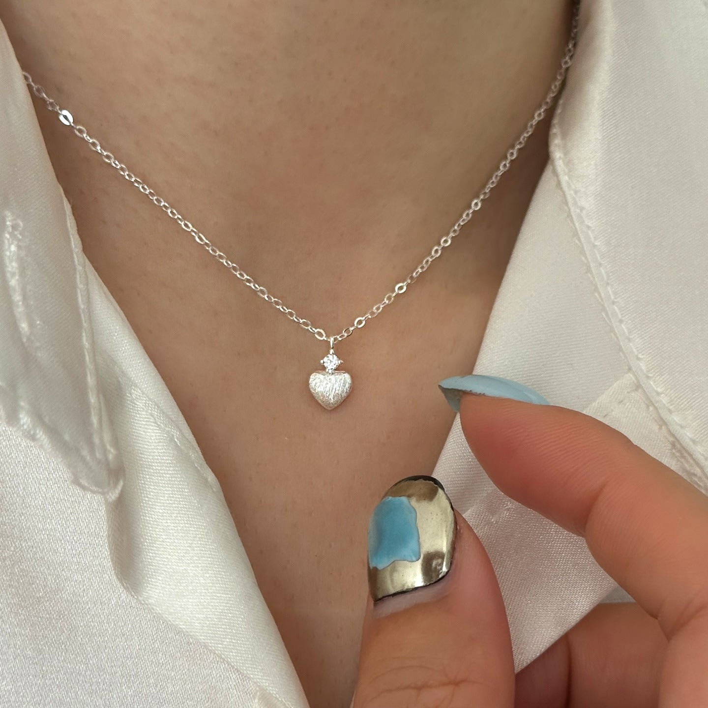 S925愛心拉絲簡約項鍊－商品主圖｜https://igowo.tw/