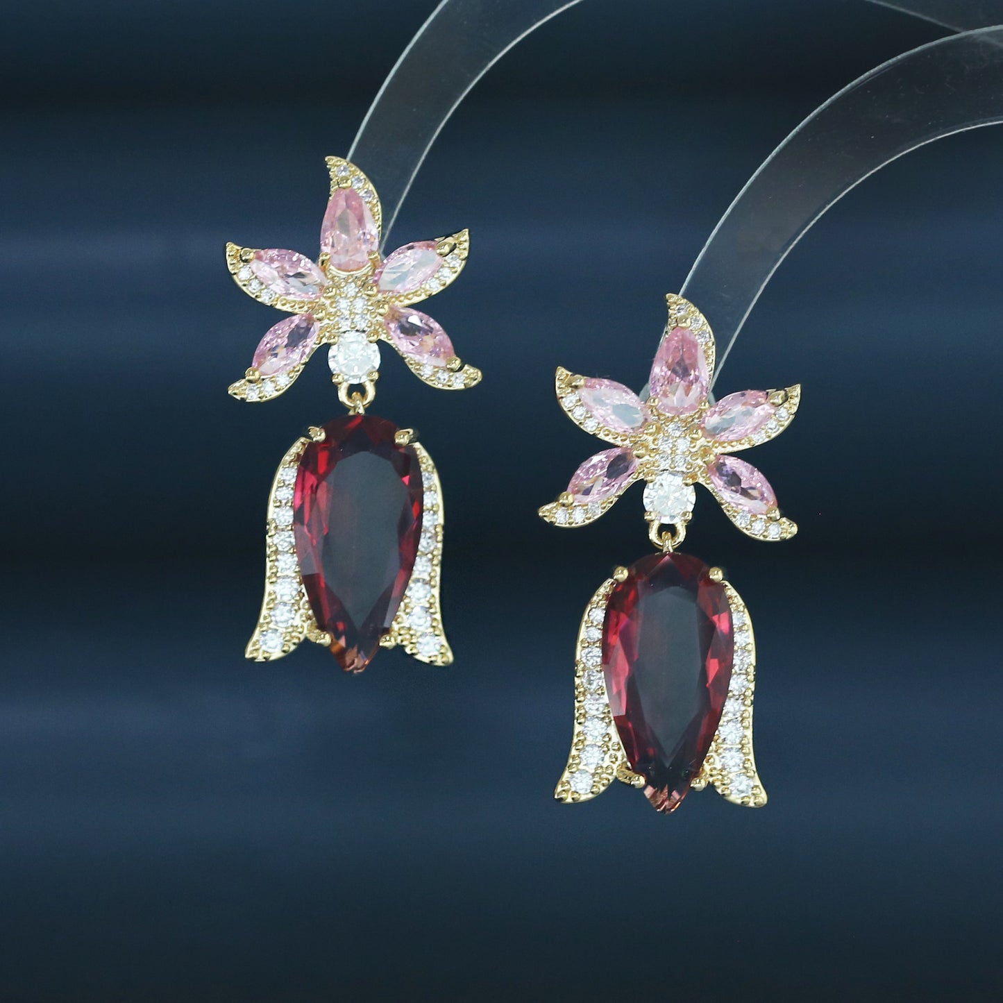 S925鋯石水滴花朵微鑲耳環－商品主圖｜https://igowo.tw/