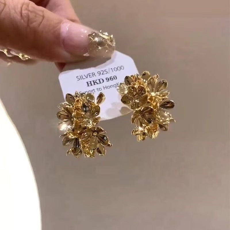 金色銀針字母復古耳釘－商品主圖｜https://igowo.tw/