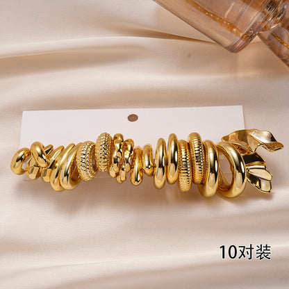 金色C形簡約耳釘套組－細節特寫5｜https://igowo.tw/