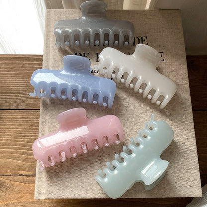 彩色壓克力簡約鯊魚夾－商品主圖｜https://igowo.tw/