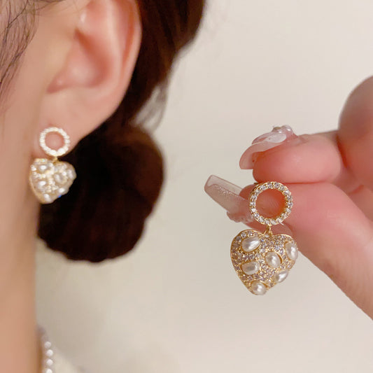 S925珍珠鋯石愛心微鑲耳墜－商品主圖｜https://igowo.tw/