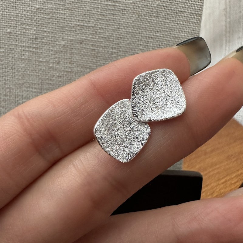 白銀色波光粼粼S925純銀閃砂異形幾何耳釘潮酷冷淡INS風時尚