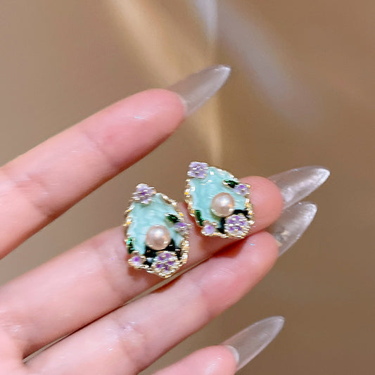 珍珠花朵復古耳釘－商品主圖｜https://igowo.tw/