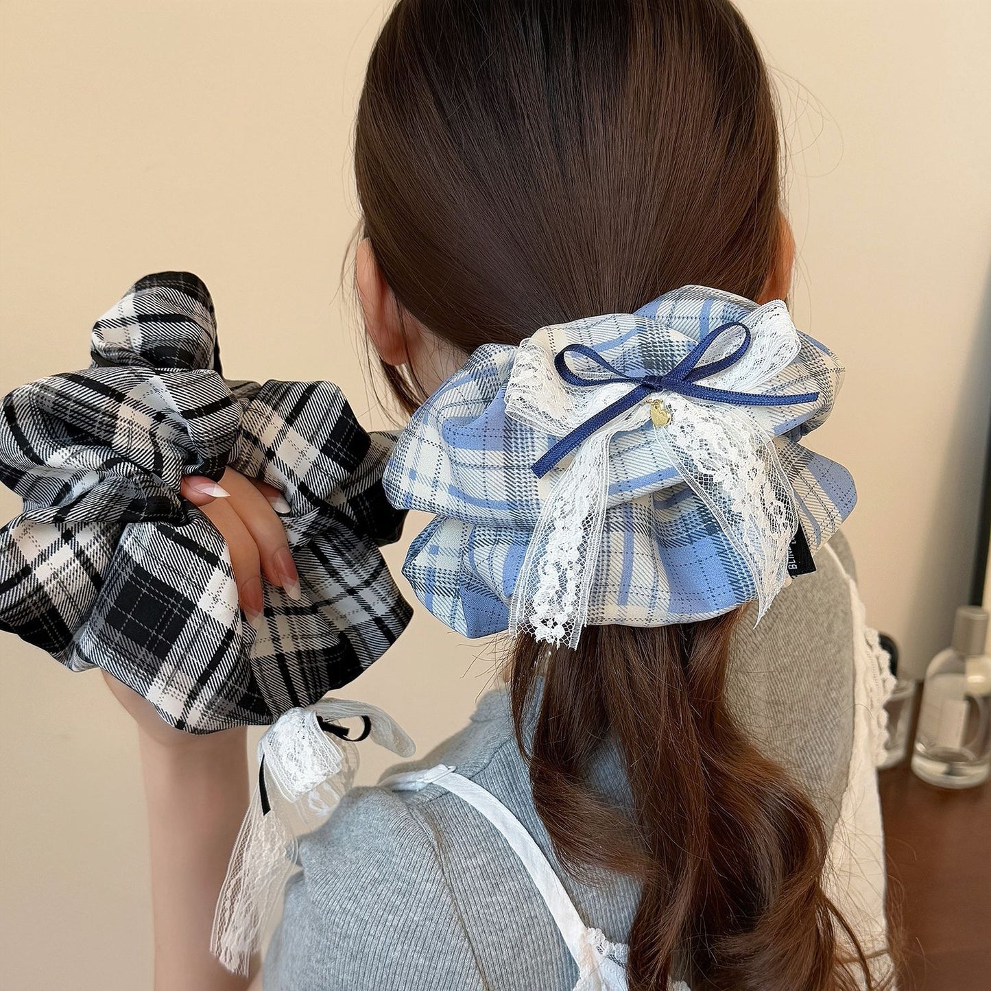 蕾絲蝴蝶結格紋髮圈－商品主圖｜https://igowo.tw/