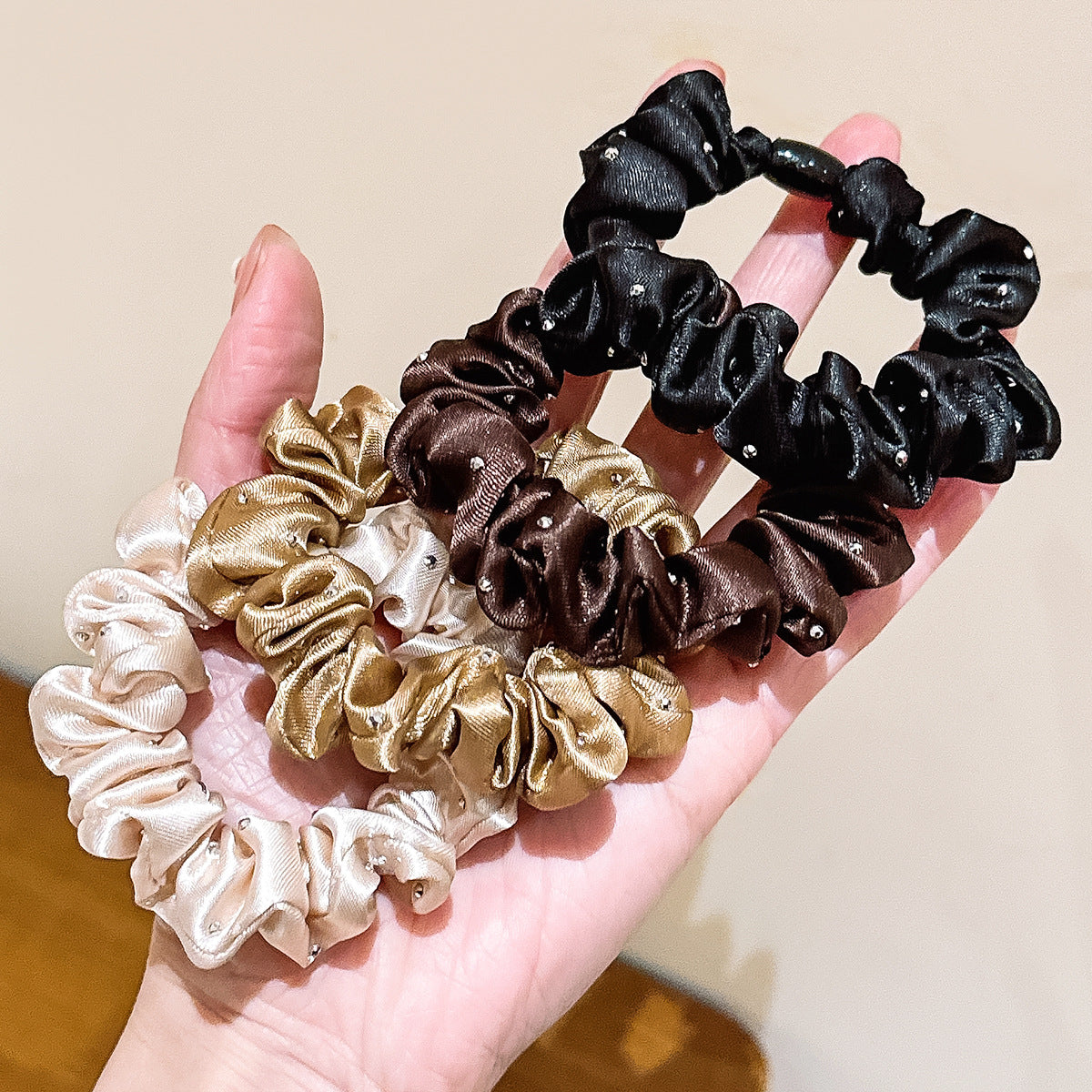 棕色緞帶髮圈－香檳色款實拍｜https://igowo.tw/