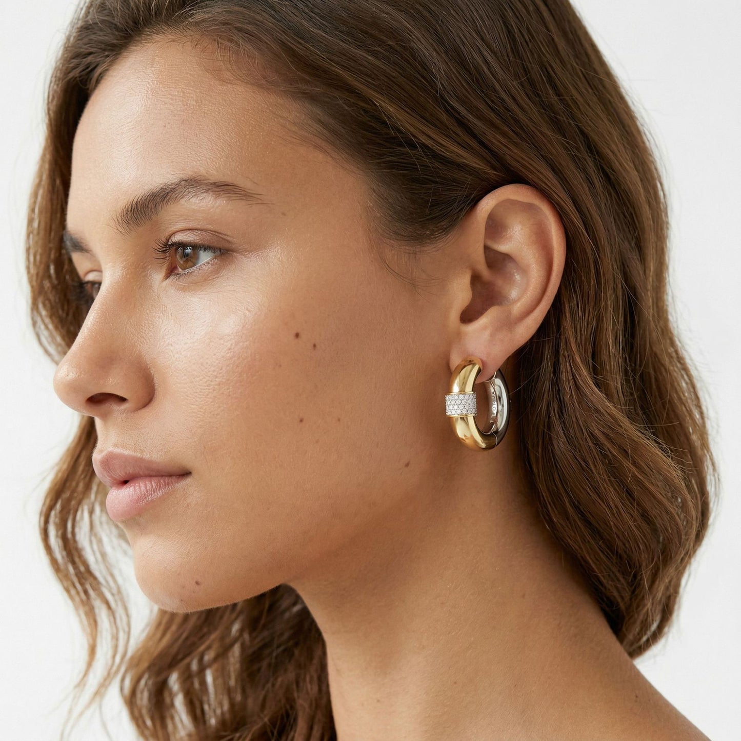 金色鋯石橢圓圓形耳環－第二視角實拍｜https://igowo.tw/