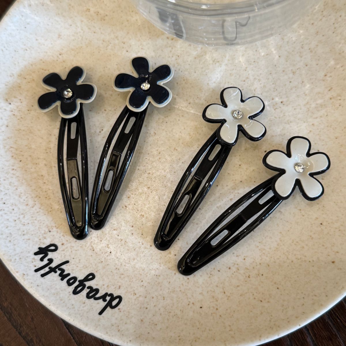 鋯石花朵髮夾－水鑽小黑花BB夾款實拍｜https://igowo.tw/