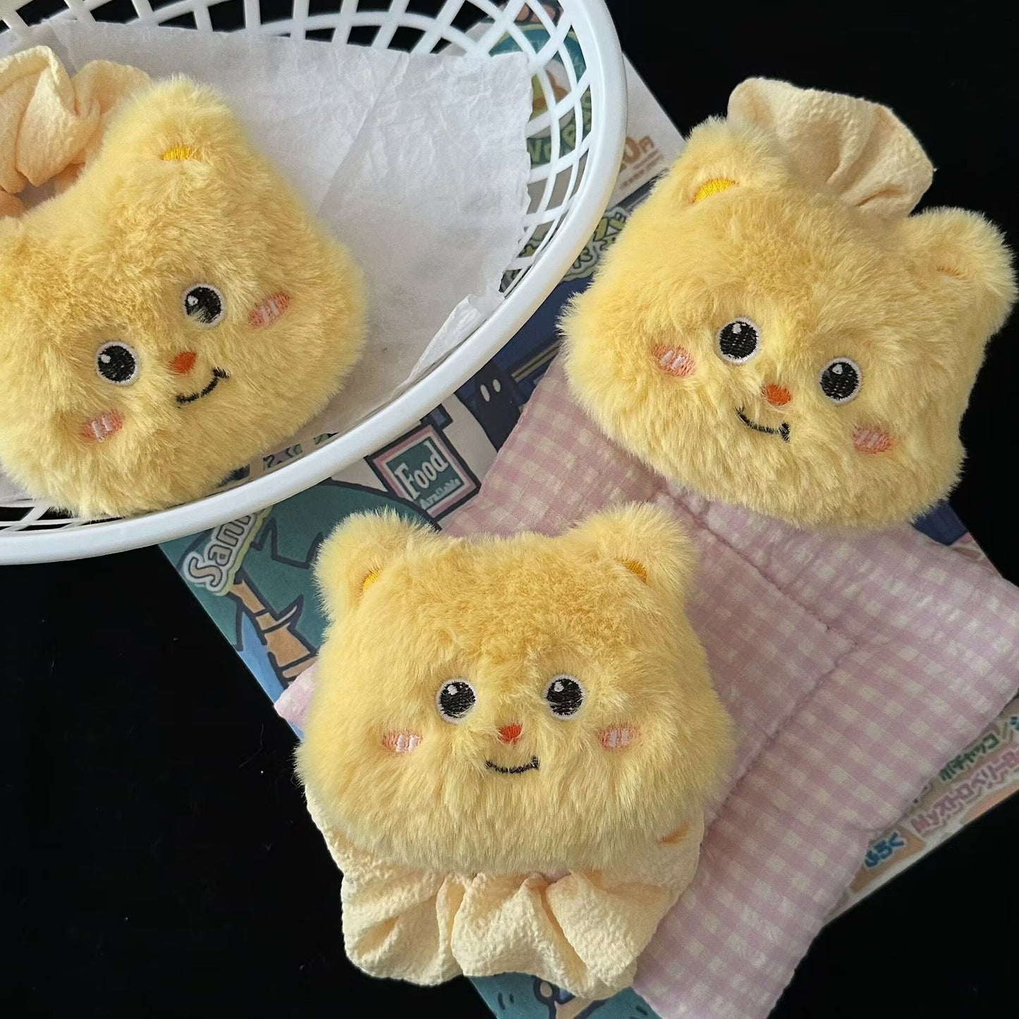 黃色絨面小熊髮圈－商品主圖｜https://igowo.tw/