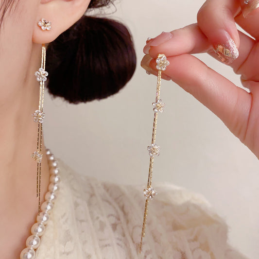 S925鋯石花朵流蘇耳墜－商品主圖｜https://igowo.tw/