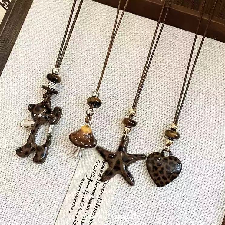 琺瑯串珠豹紋小熊項鍊－項鍊-咖色-星星款實拍｜https://igowo.tw/