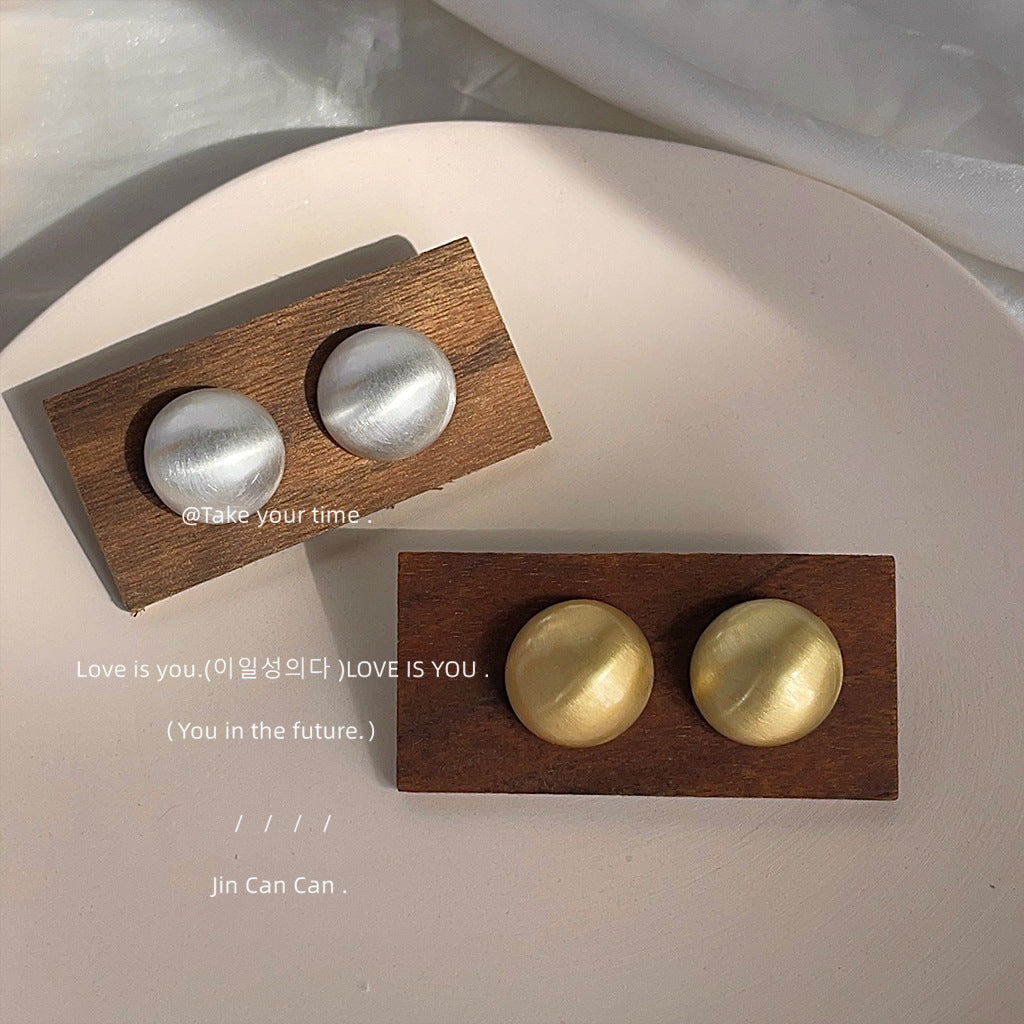 銀針圓形拉絲耳釘－第二視角實拍｜https://igowo.tw/