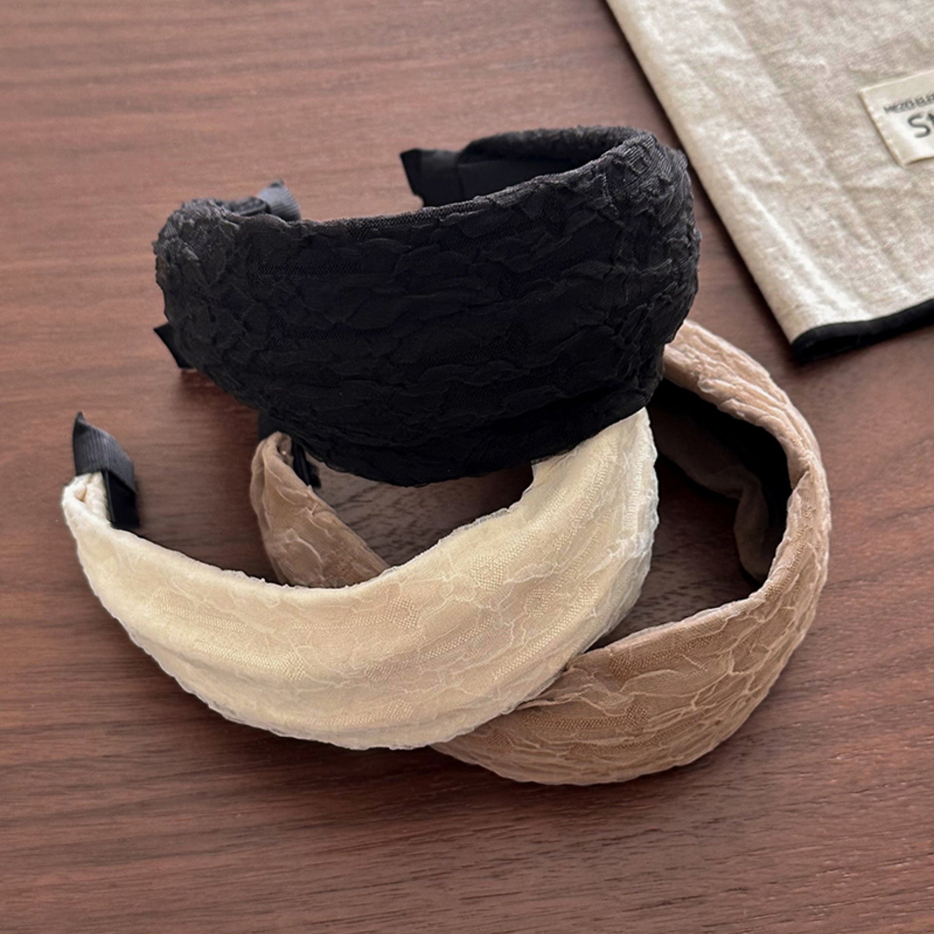 黃色寬版髮箍－米白款細節｜https://igowo.tw/