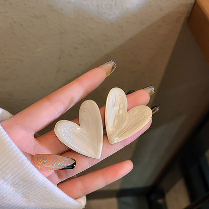 琺瑯愛心花朵誇張耳釘－細節特寫24｜https://igowo.tw/