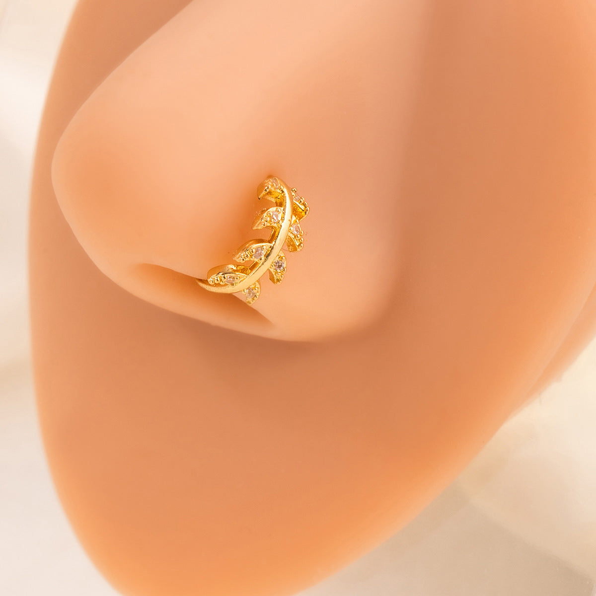 樹葉花朵鑲鑽簡約飾品－1/金款細節｜https://igowo.tw/