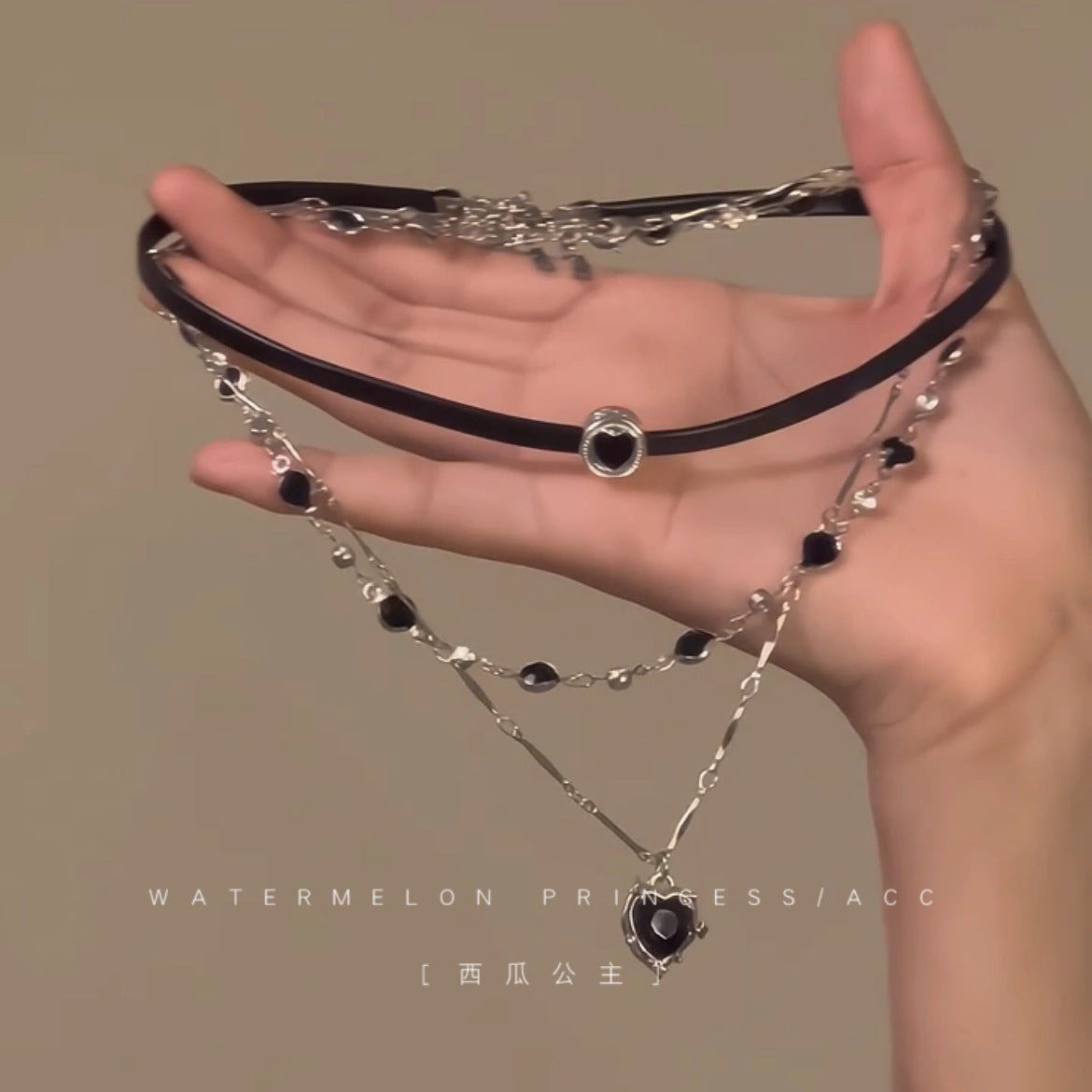 愛心墜飾多層項鍊－商品主圖｜https://igowo.tw/