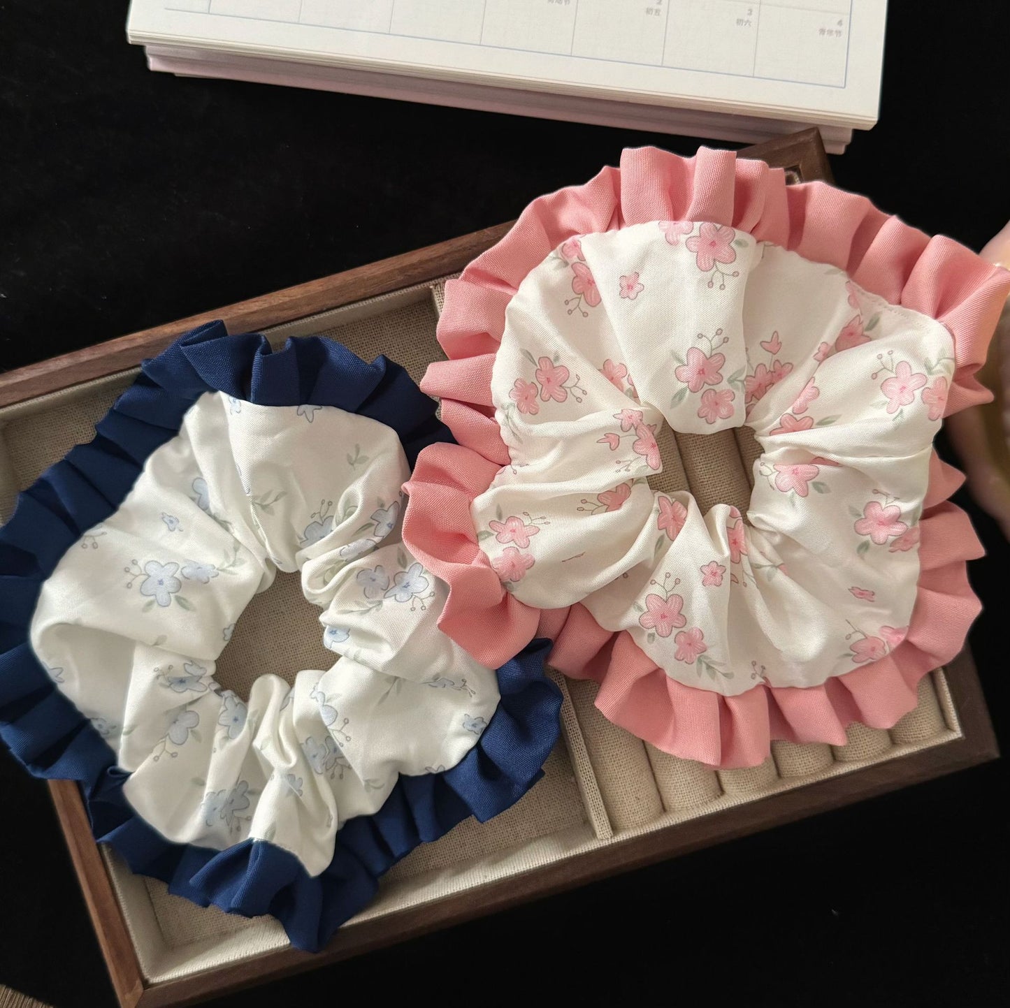 粉色碎花大腸圈髮圈－商品主圖｜https://igowo.tw/