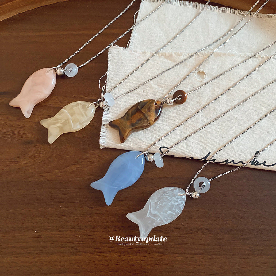 樹脂魚尾項鍊－項鍊-米色款實拍｜https://igowo.tw/