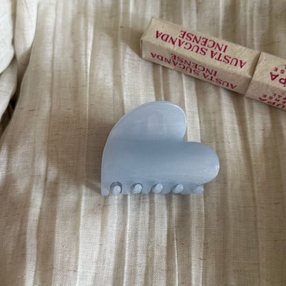 簡約經典鯊魚夾－米白一字款細節｜https://igowo.tw/