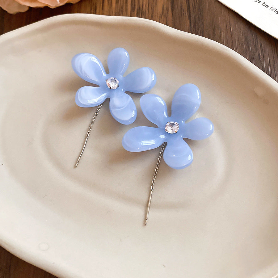 白色樹脂花朵簡約耳釘－細節特寫30｜https://igowo.tw/