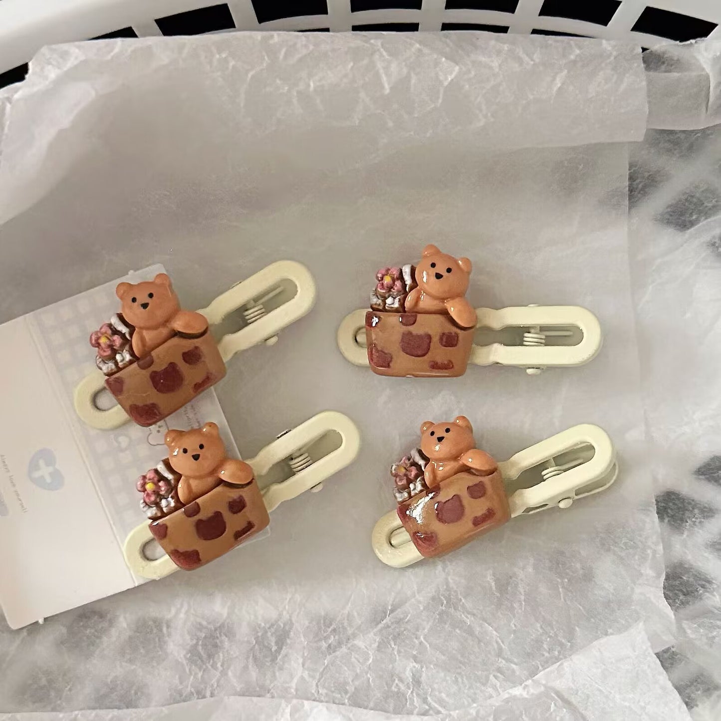 棕色小熊花朵髮夾－商品主圖｜https://igowo.tw/
