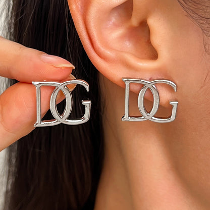 金屬字母耳環套組－細節特寫10｜https://igowo.tw/
