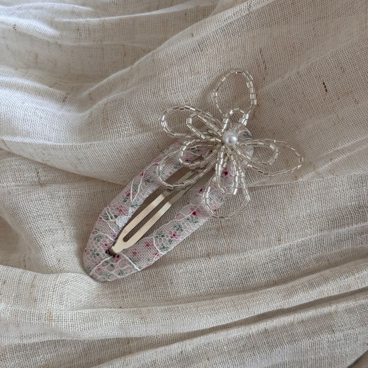 珍珠花朵髮夾－細節特寫6｜https://igowo.tw/