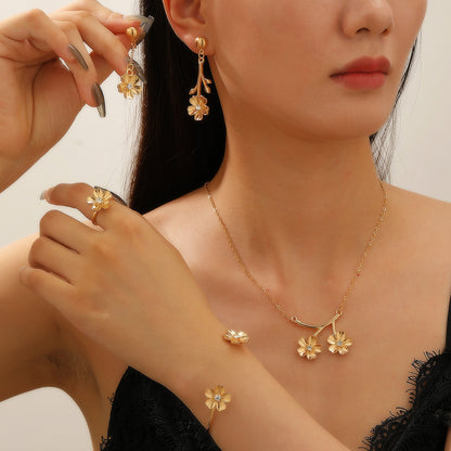 花朵立體項鍊耳環組－第二視角實拍｜https://igowo.tw/