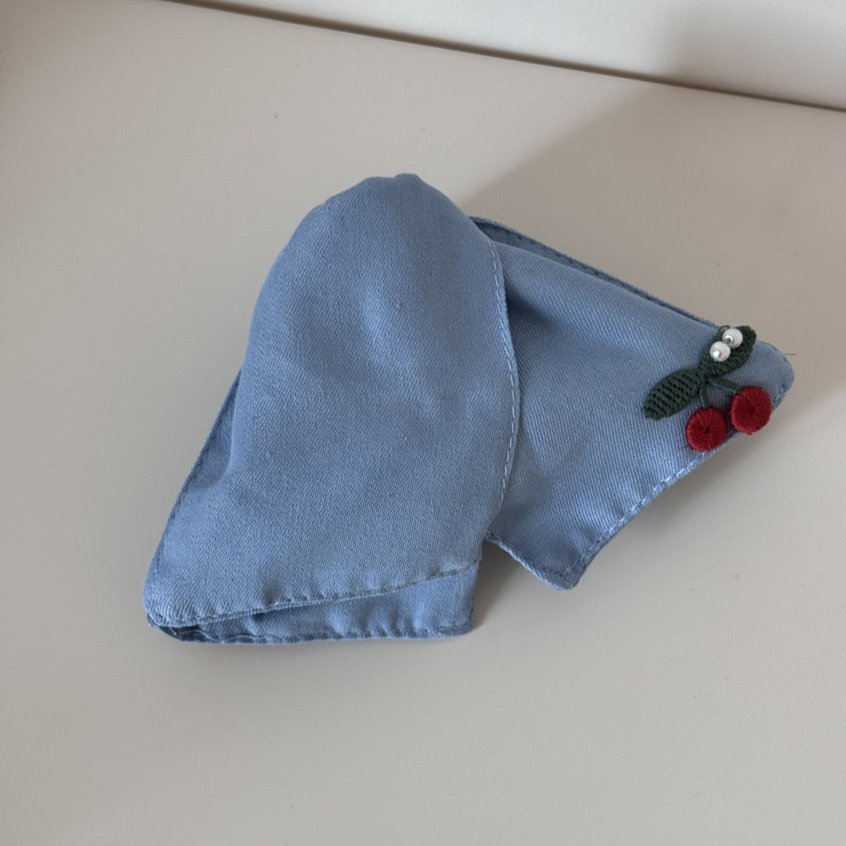 櫻桃蝴蝶結刺繡鯊魚夾