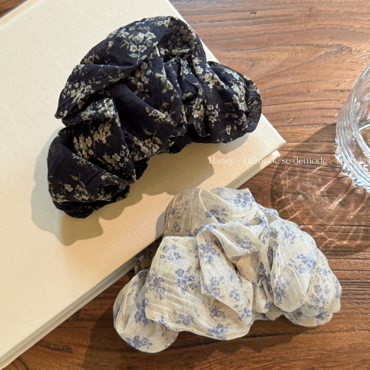 碎花簡約鯊魚夾－雲朵碎花抓-黑色款實拍｜https://igowo.tw/