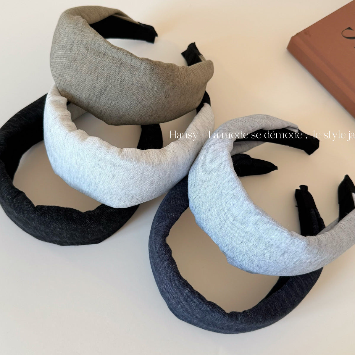 布面寬版復古髮箍－細節特寫1｜https://igowo.tw/