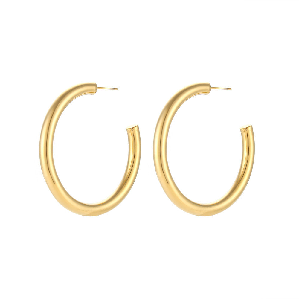 金色C形圓圈誇張耳釘－細節特寫3｜https://igowo.tw/