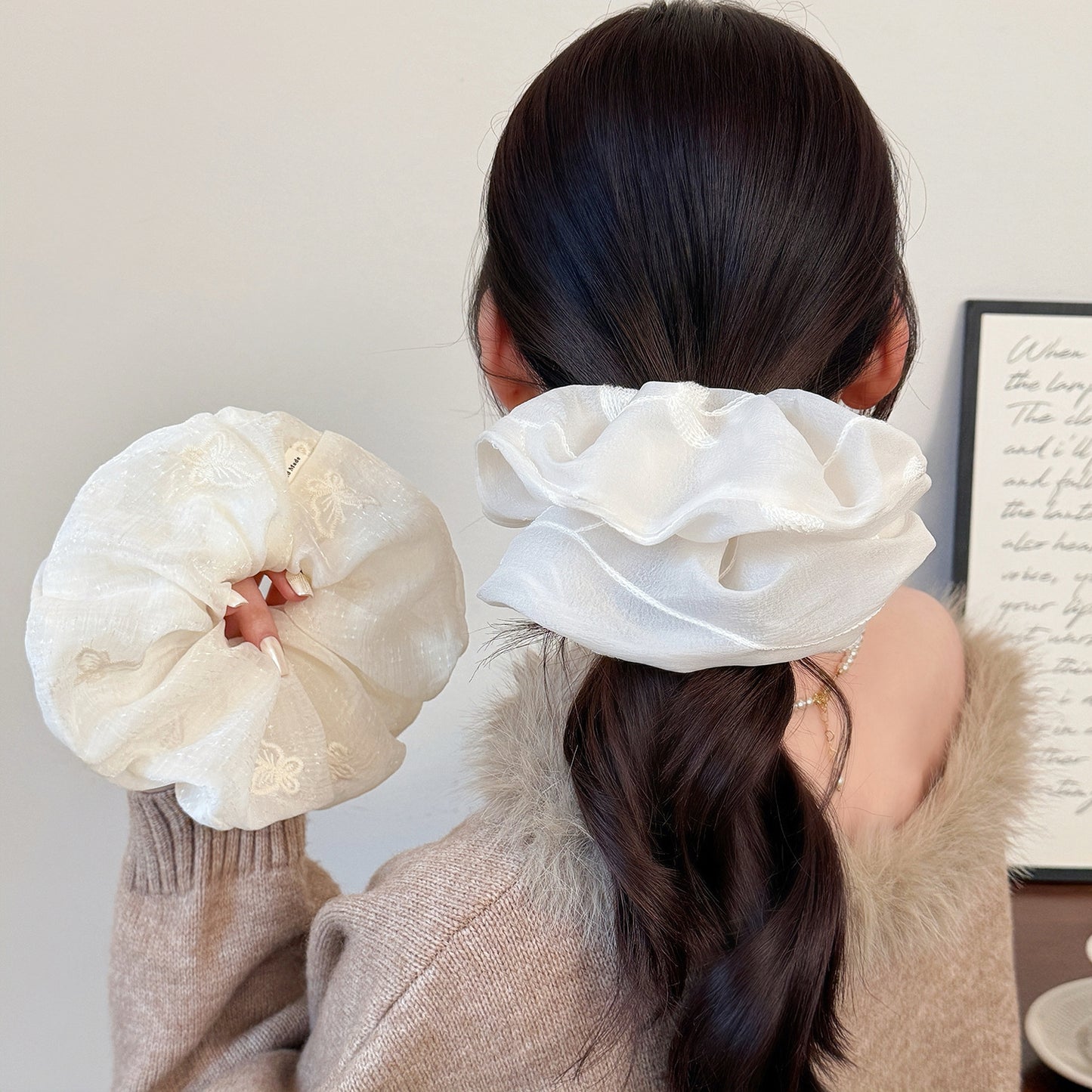 大腸圈刺繡簡約髮圈－商品主圖｜https://igowo.tw/