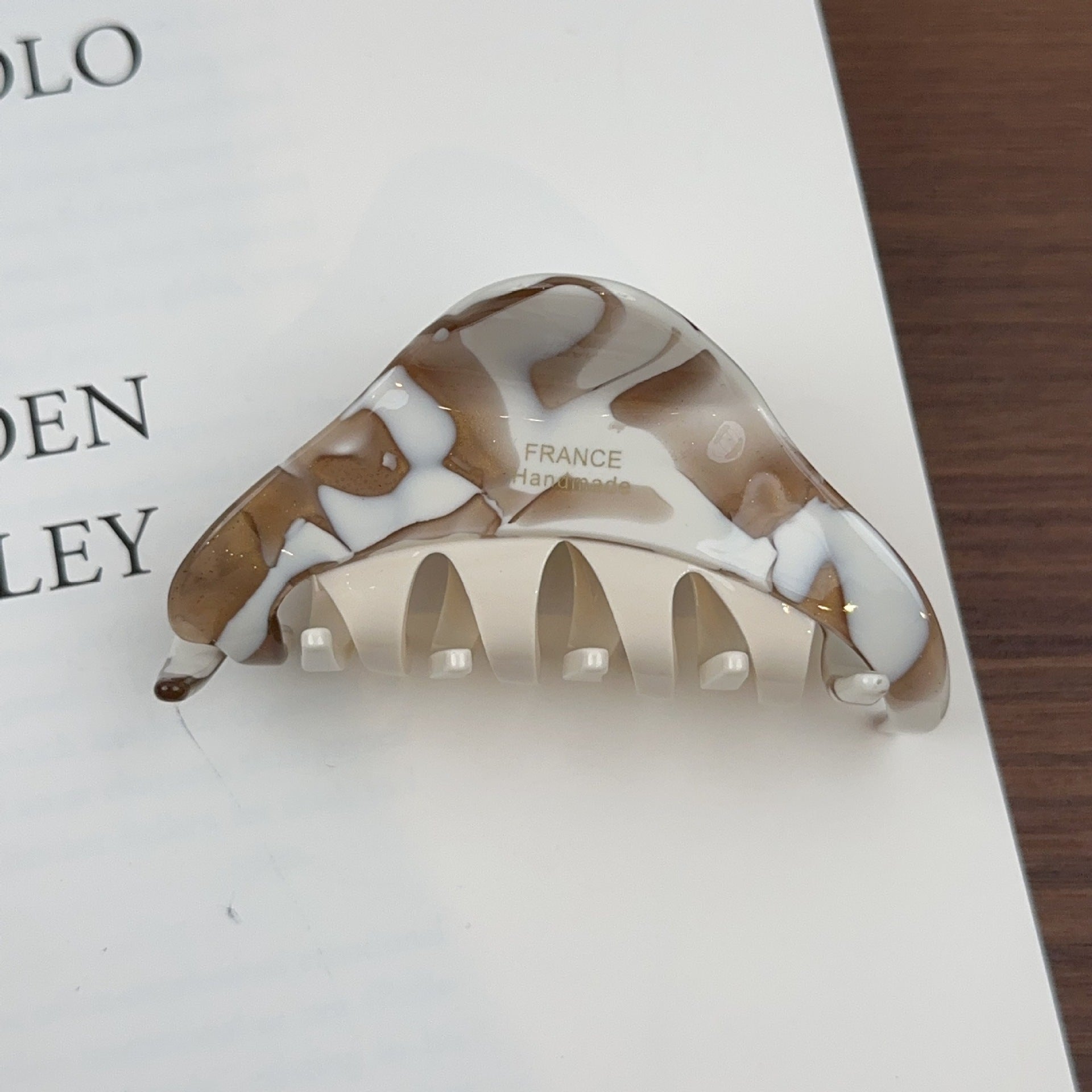 醋酸板材復古鯊魚夾－黒棕色款細節｜https://igowo.tw/