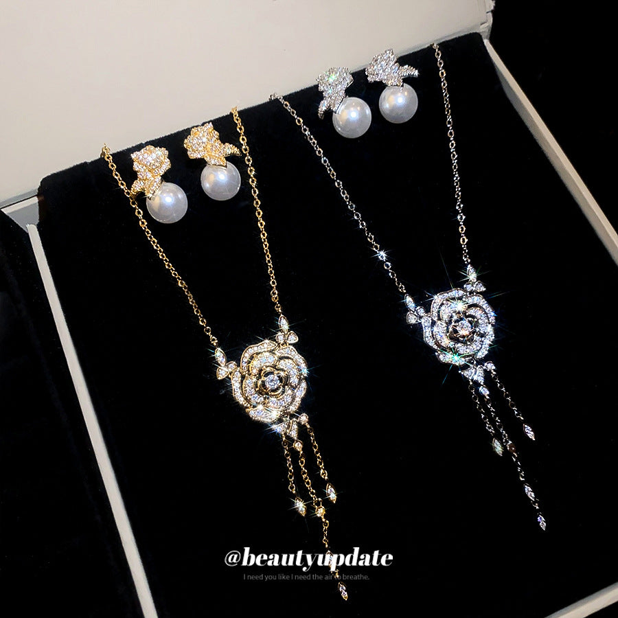 珍珠花朵項鍊耳環組－商品主圖｜https://igowo.tw/