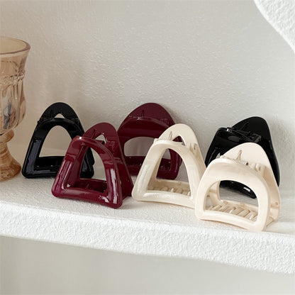 幾何鏤空簡約鯊魚夾－細節特寫1｜https://igowo.tw/