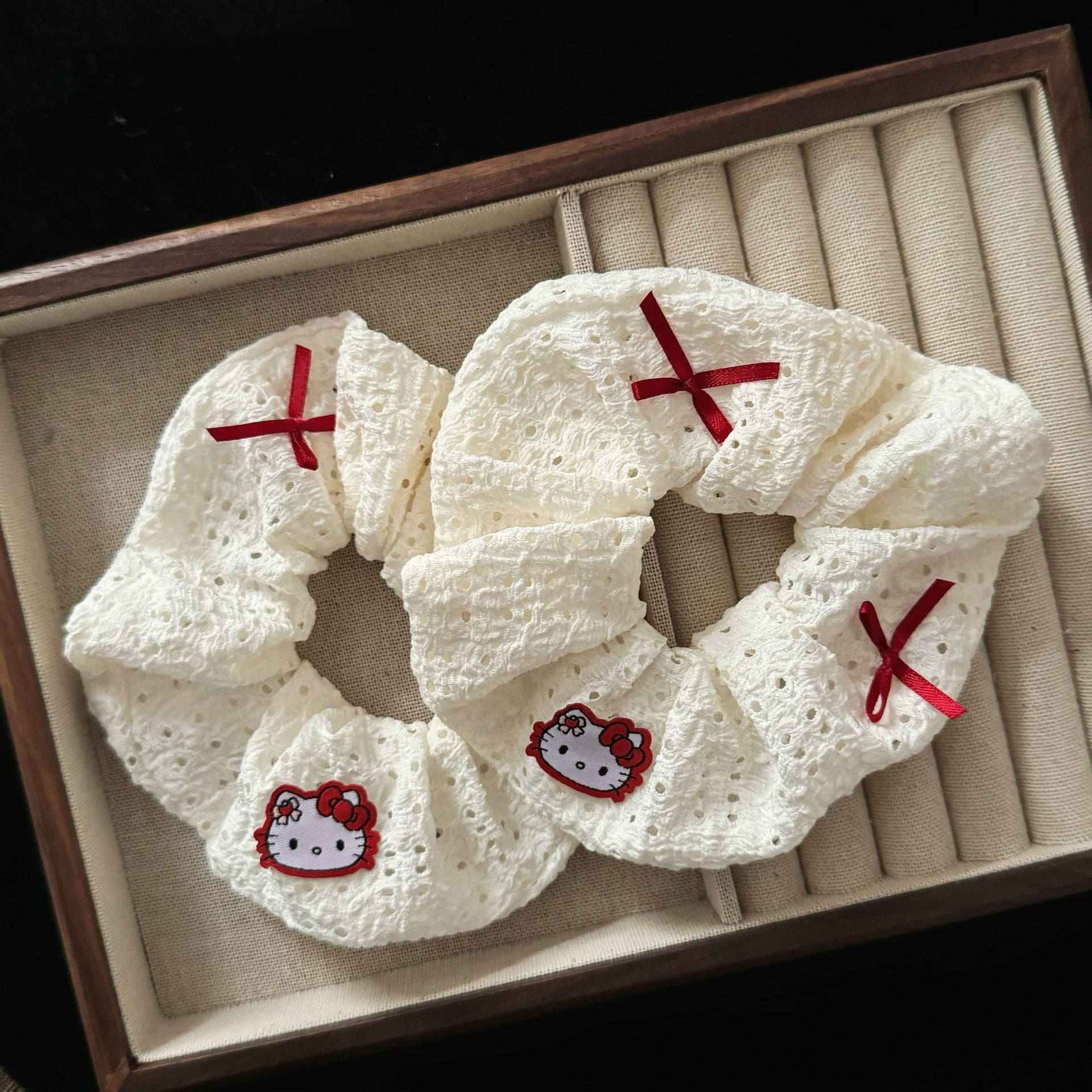 紅色蕾絲貓咪領結髮圈－商品主圖｜https://igowo.tw/