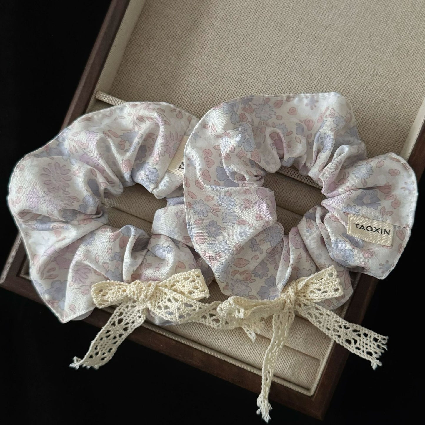紫色碎花蝴蝶結髮圈－商品主圖｜https://igowo.tw/