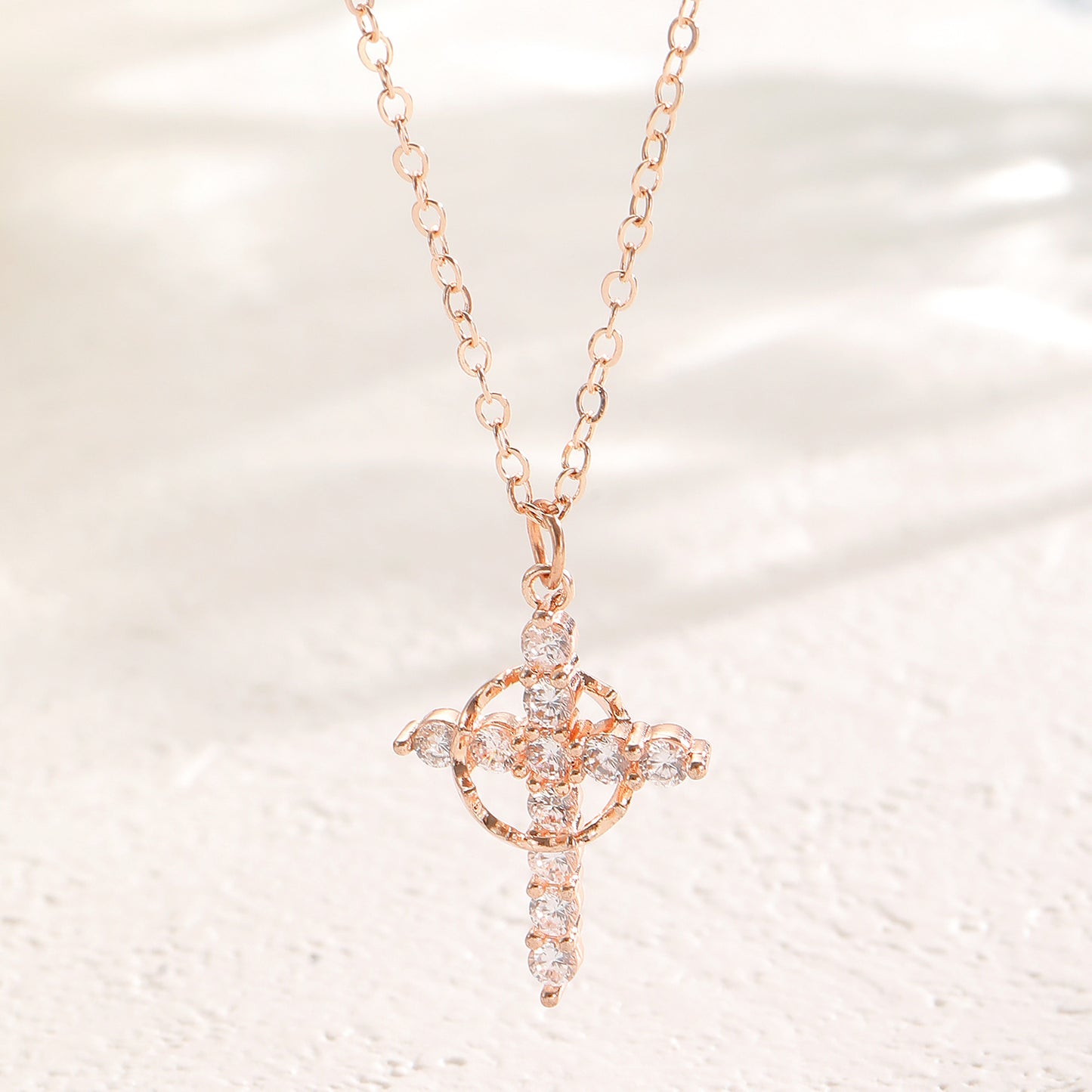 皇冠十字項鍊－細節特寫4｜https://igowo.tw/