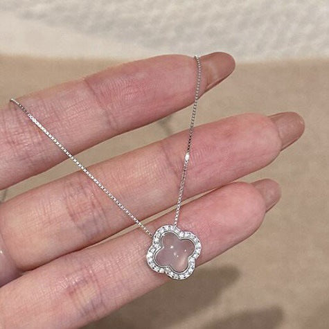 鋯石樹脂花朵墜飾項鍊－商品主圖｜https://igowo.tw/