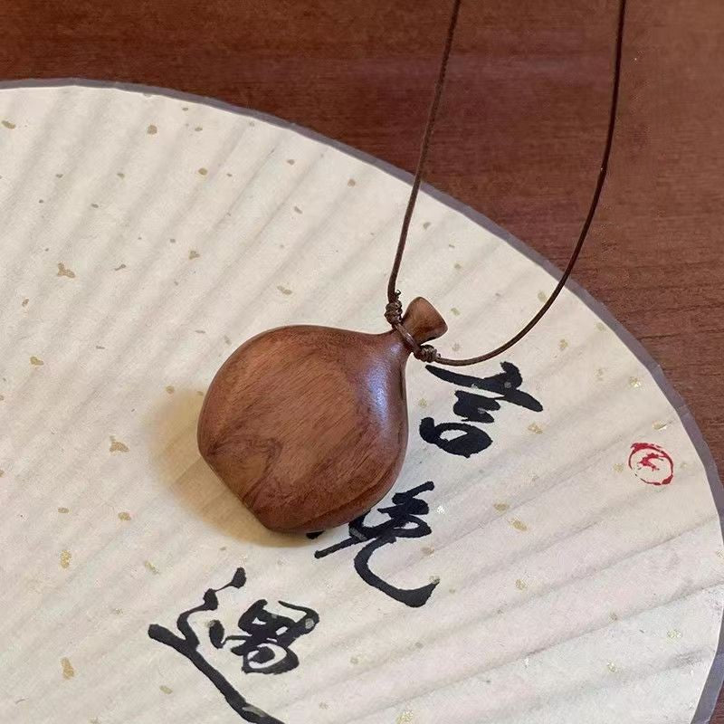 木質方形墜飾項鍊－26#項鍊-咖色款細節｜https://igowo.tw/