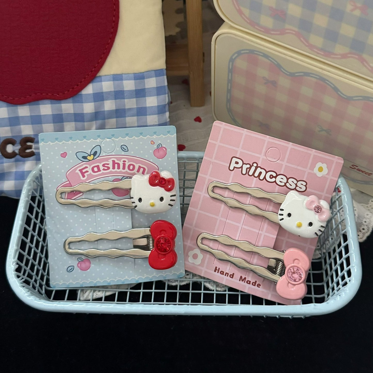 紅色貓咪領結髮夾－商品主圖｜https://igowo.tw/
