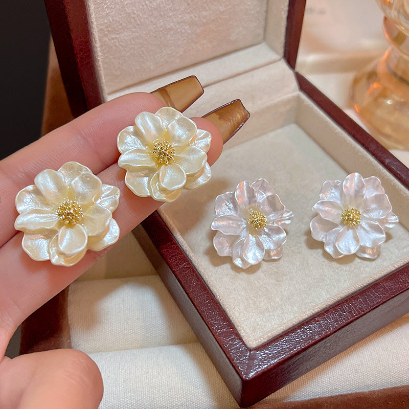 甜美山茶花珍珠耳環